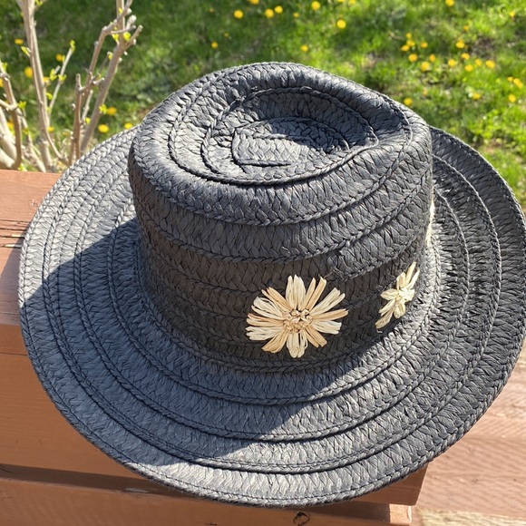 **NWT **
Summer Hat - Picture 4 of 10